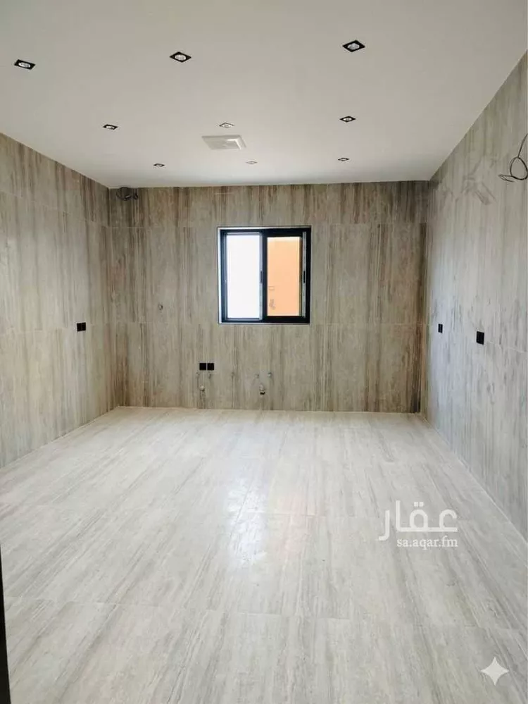 Building for Sale in Medina King Fahd صورة 2