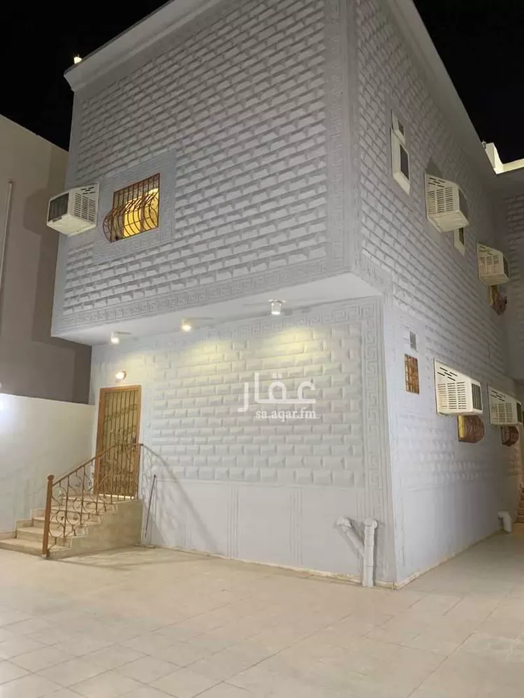 فيلا للبيع في شارع احمد بن الحجاج, حي الدفاع, مدينة المدينة المنورة, منطقة المدينة المنورة صورة 2