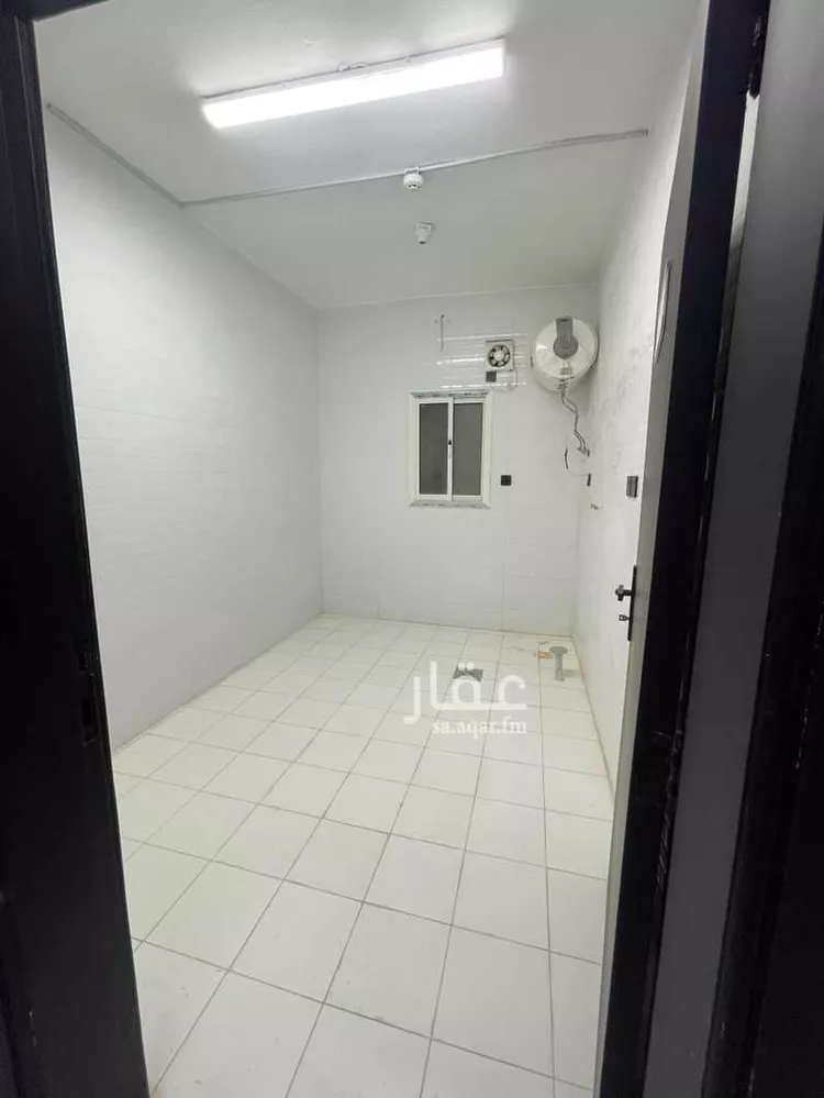 مكتب تجاري للإيجار في شارع الملك عبدالعزيز ابن عبدالرحمن سعود, حي المصيف, مدينة الرياض, منطقة الرياض