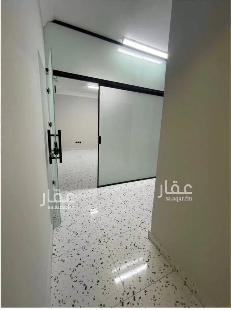 مكتب تجاري للإيجار في شارع الملك عبدالعزيز ابن عبدالرحمن سعود, حي المصيف, مدينة الرياض, منطقة الرياض