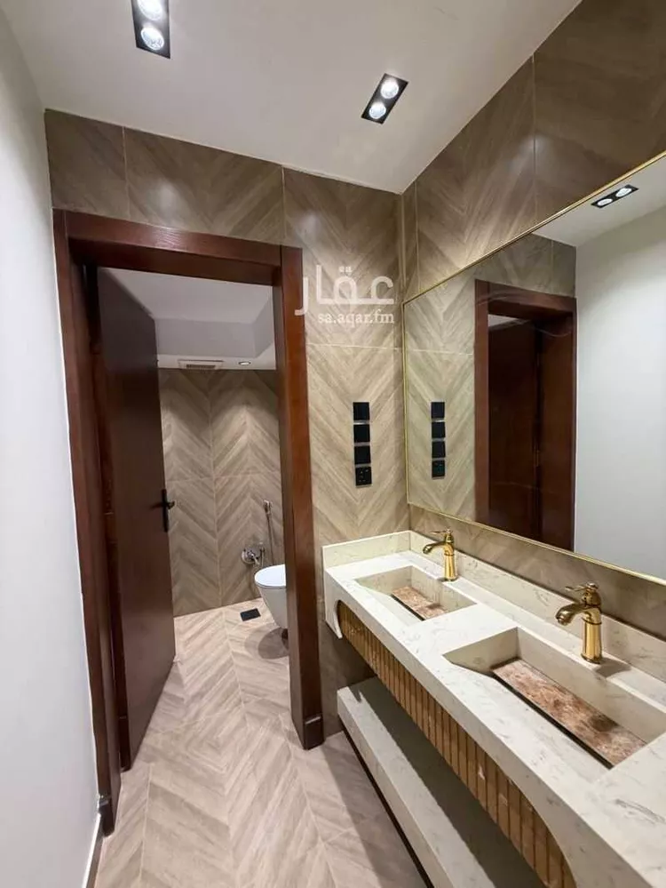 فيلا للبيع في شارع رزام, حي الغدير, مدينة أبها, منطقة عسير صورة 5