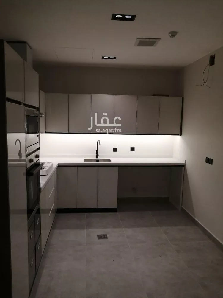 عمارة للبيع في شارع بجاد المخزومي, حي الضباط, مدينة الرياض, منطقة الرياض 14