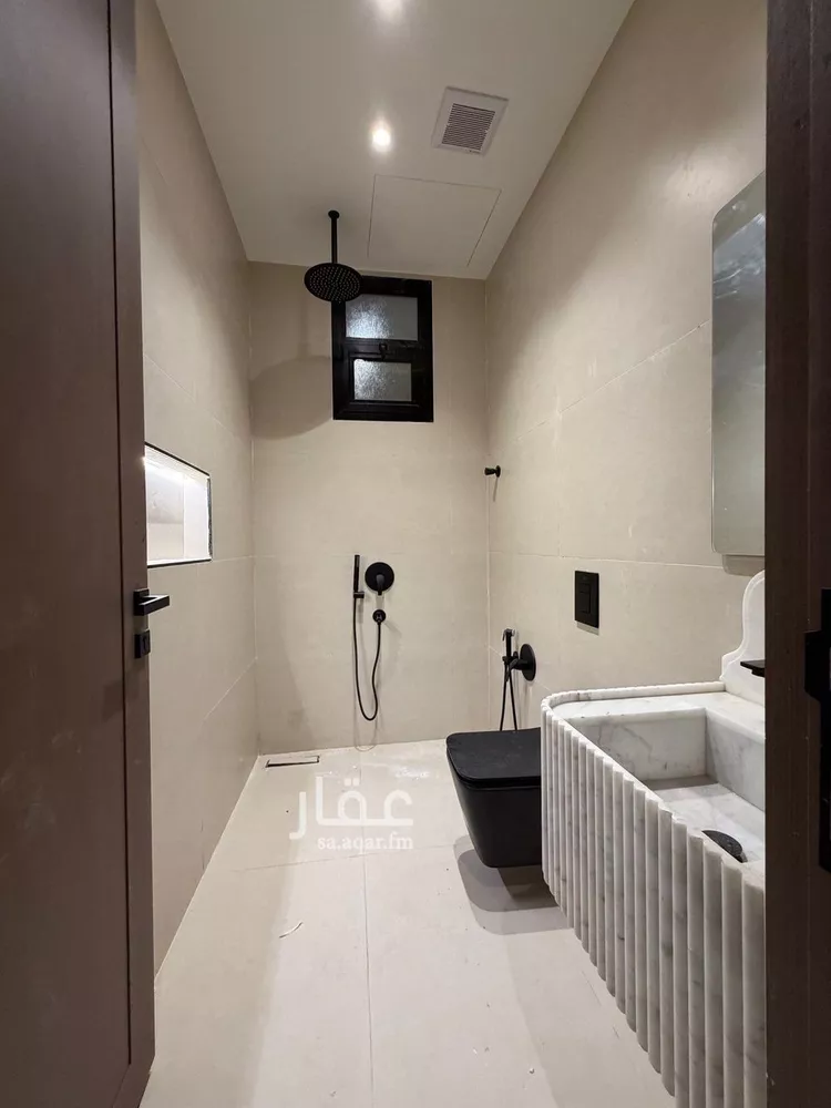 فيلا للبيع في شارع السلطان قابوس بن سعيد, حي المعيزيلة, مدينة الرياض, منطقة الرياض 14