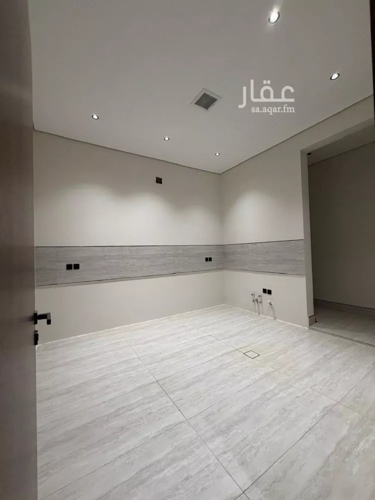 فيلا للبيع في شارع حسن سعيد المخرج, حي المعيزيلة, مدينة الرياض, منطقة الرياض صورة 5