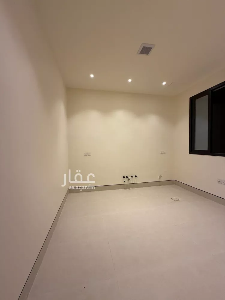 فيلا للبيع في شارع حسن سعيد المخرج, حي المعيزيلة, مدينة الرياض, منطقة الرياض 6