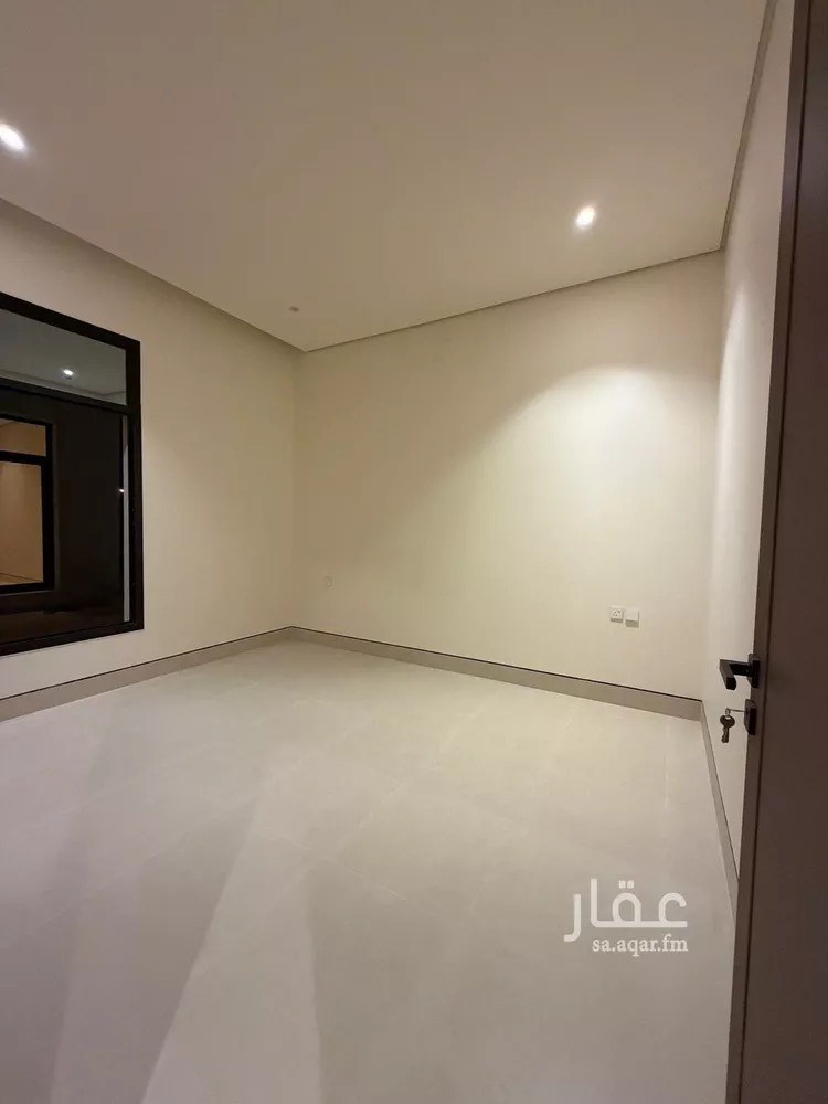 فيلا للبيع في شارع حسن سعيد المخرج, حي المعيزيلة, مدينة الرياض, منطقة الرياض 13