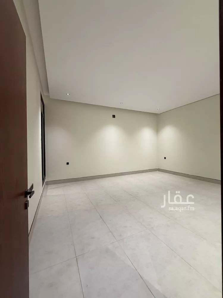 Floor for Sale in Riyadh Ar Rimal 9