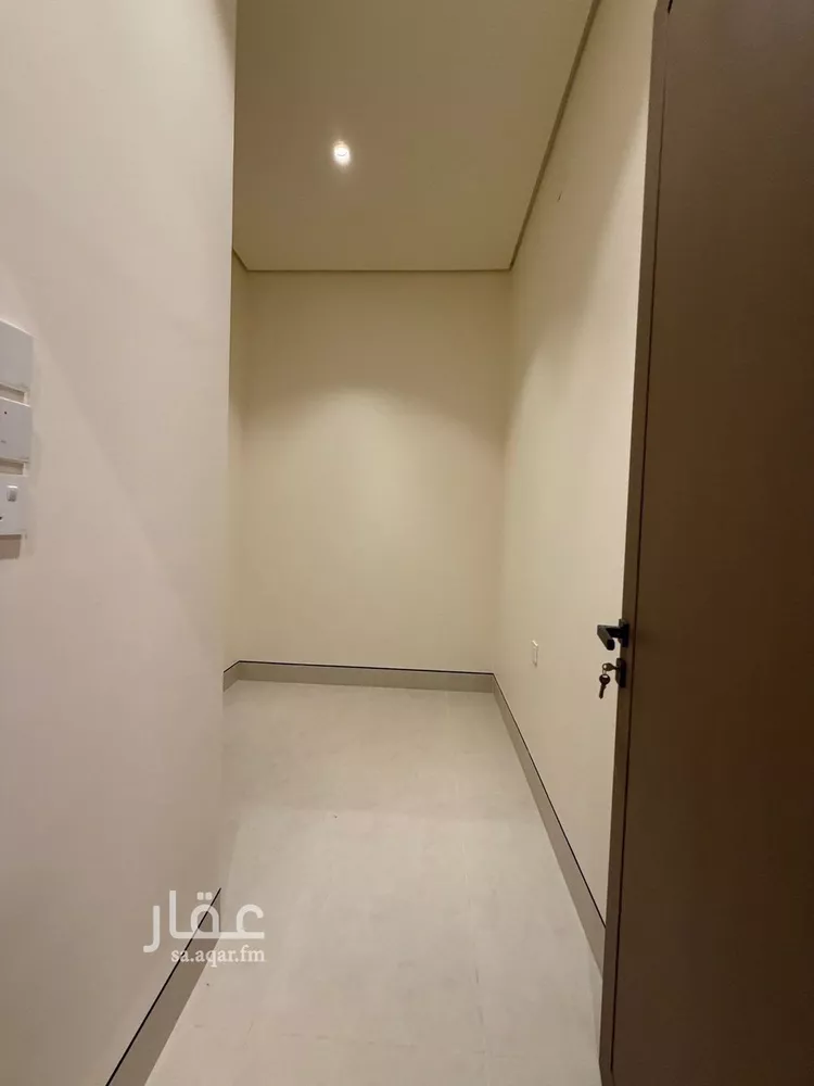 شقة للبيع في شارع السلطان قابوس بن سعيد, حي المعيزيلة, مدينة الرياض, منطقة الرياض صورة 2