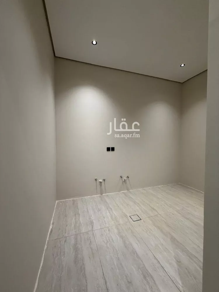 فيلا للبيع في شارع حسن سعيد المخرج, حي المعيزيلة, مدينة الرياض, منطقة الرياض 10