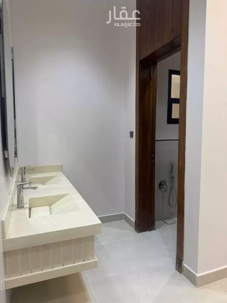 دور للبيع في شارع طريق خريص, حي الندوة, مدينة الرياض, منطقة الرياض صورة 5