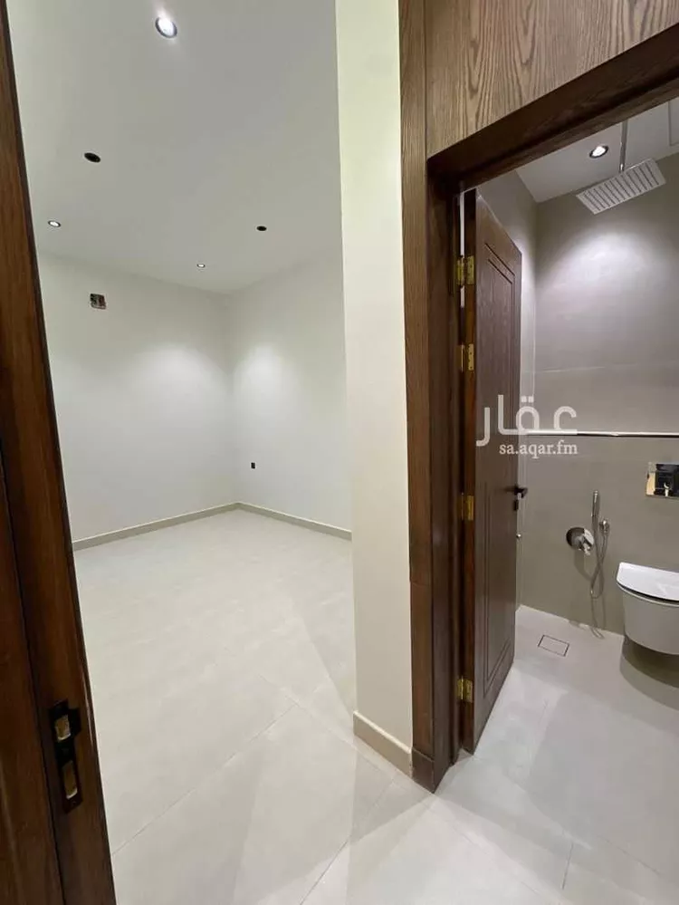 دور للبيع في شارع طريق خريص, حي الندوة, مدينة الرياض, منطقة الرياض 11