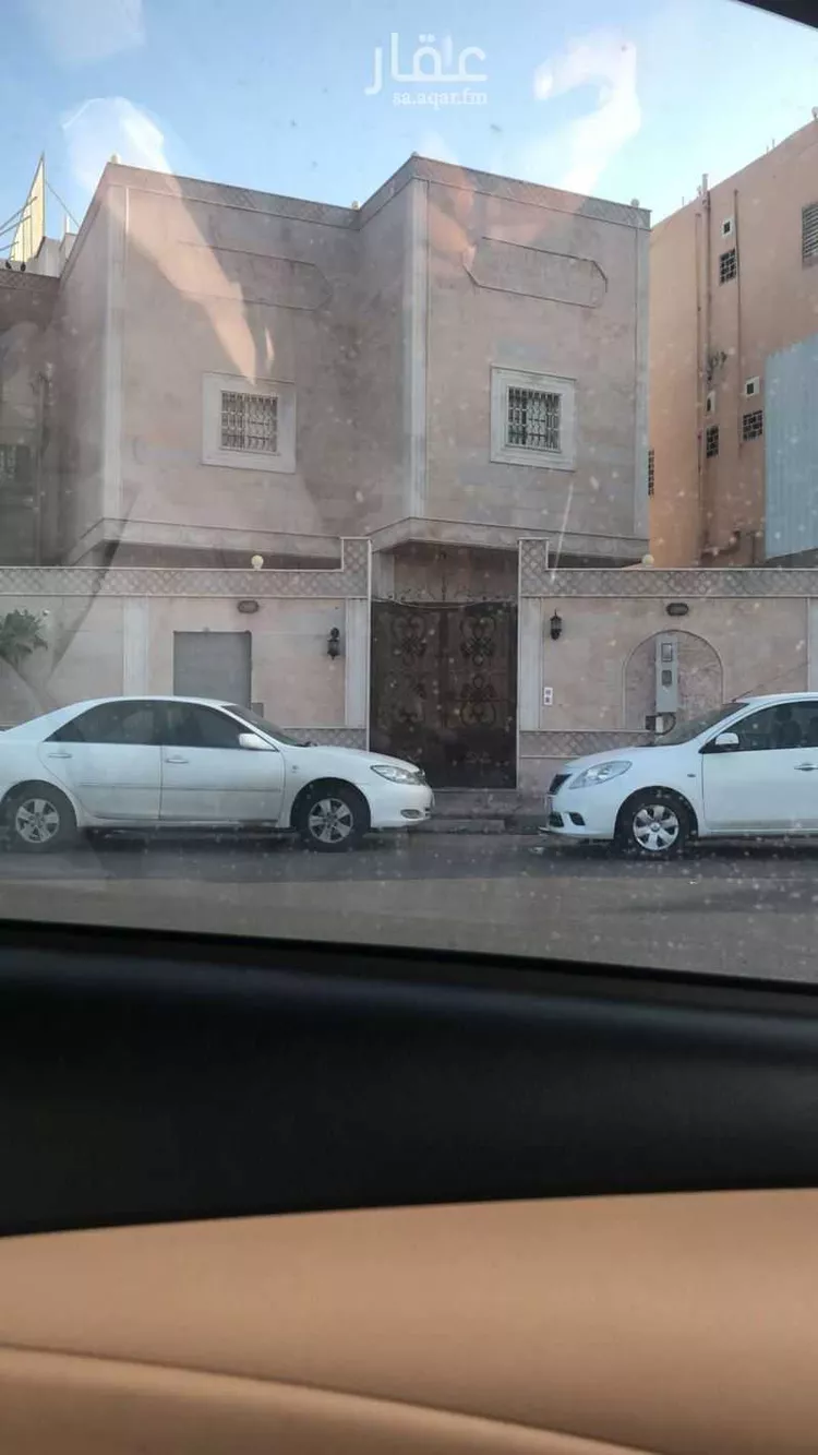 فيلا للبيع في شارع ربيعه بن رقيع التميمي, حي الدفاع, مدينة المدينة المنورة, منطقة المدينة المنورة صورة 3