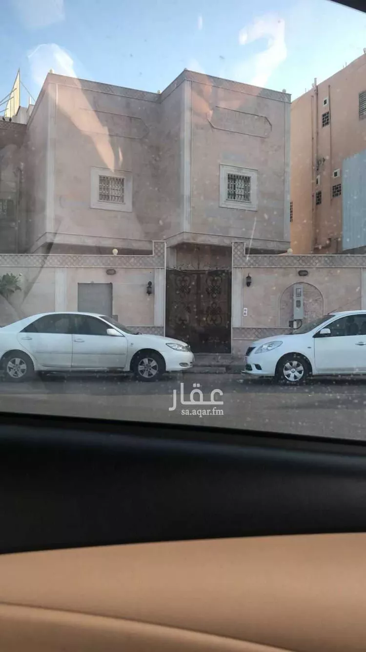 فيلا للبيع في شارع ربيعه بن رقيع التميمي, حي الدفاع, مدينة المدينة المنورة, منطقة المدينة المنورة صورة 3