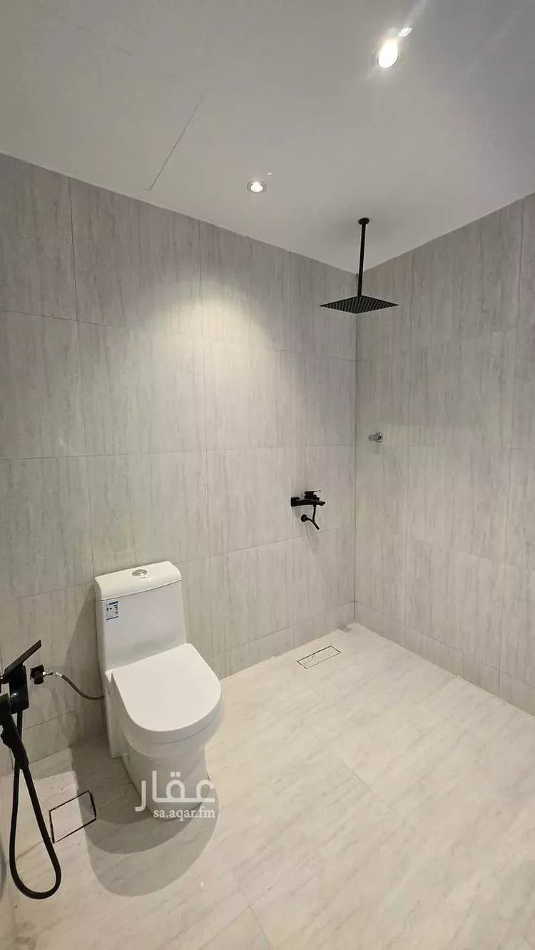 عمارة للبيع في شارع أبي أمامة الحارثي, حي الوزارات, مدينة الرياض, منطقة الرياض صورة 3