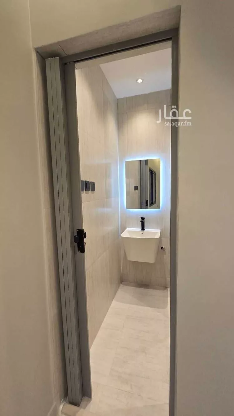 عمارة للبيع في شارع أبي أمامة الحارثي, حي الوزارات, مدينة الرياض, منطقة الرياض 11