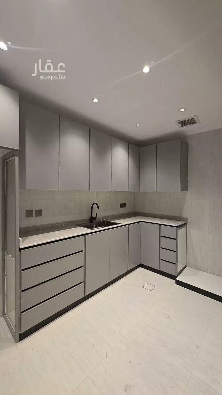 عمارة للبيع في شارع أبي أمامة الحارثي, حي الوزارات, مدينة الرياض, منطقة الرياض 20