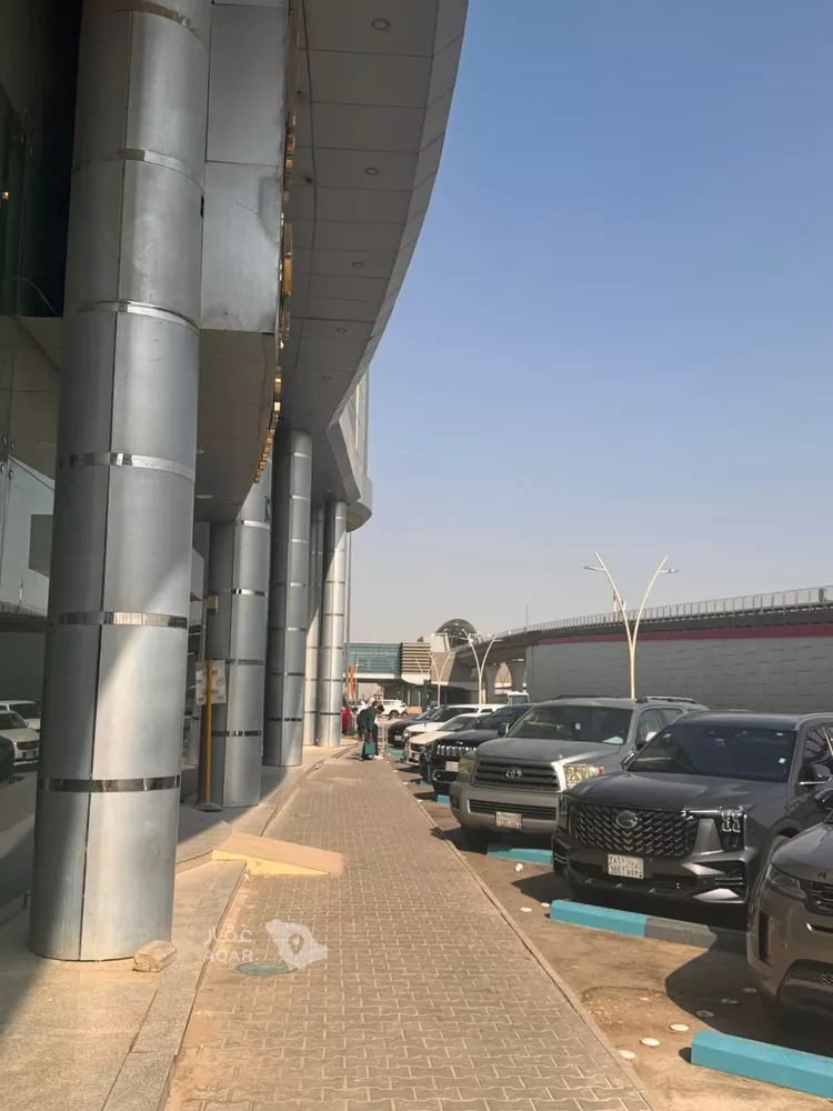محل للإيجار في شارع الملك عبدالله ابن عبدالعزيز سعود الفرعي, حي مغرزات, مدينة الرياض, منطقة الرياض صورة 3