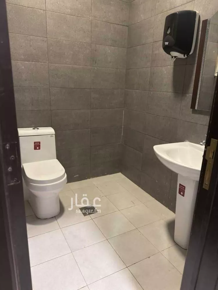 مكتب تجاري للإيجار في شارع الملك عبدالعزيز ابن عبدالرحمن سعود, حي الربيع, مدينة الرياض, منطقة الرياض صورة 3