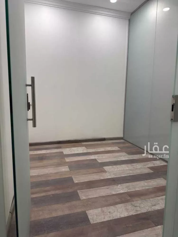 مكتب تجاري للإيجار في شارع الملك عبدالعزيز ابن عبدالرحمن سعود, حي الربيع, مدينة الرياض, منطقة الرياض صورة 2