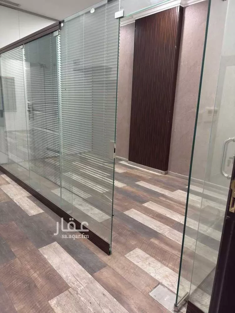 مكتب تجاري للإيجار في شارع الملك عبدالعزيز ابن عبدالرحمن سعود, حي الربيع, مدينة الرياض, منطقة الرياض 1 صورة