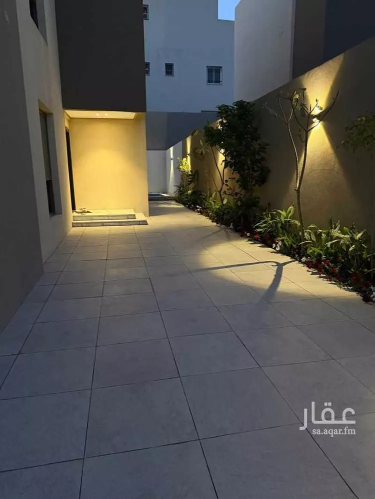 فيلا للبيع في شارع ابي المكارم بن مفرج, حي عكاظ, مدينة الرياض, منطقة الرياض 1 صورة