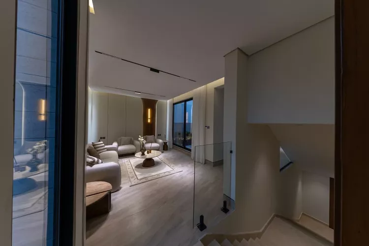 Floor for Sale in Riyadh Al Qirawan 3
