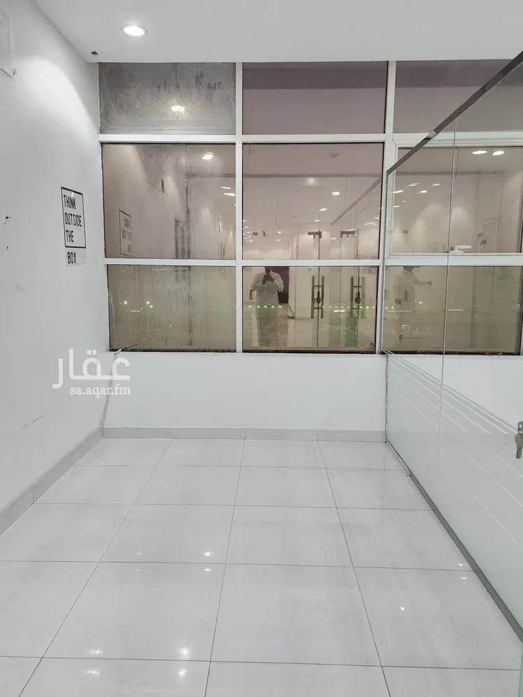مكتب تجاري للإيجار في شارع فارس الازدي, حي القيروان, مدينة الرياض, منطقة الرياض صورة 4