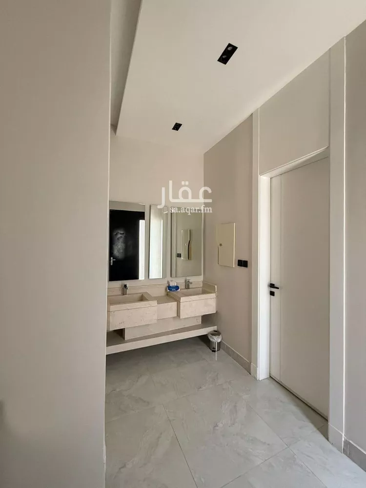فيلا للبيع في شارع شارع المنتصر , حي النرجس, مدينة الرياض, منطقة الرياض صورة 4