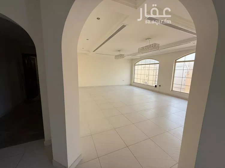 فيلا للبيع في شارع المباركه, حي إشبيلية, مدينة الخبر, المنطقة الشرقية صورة 2