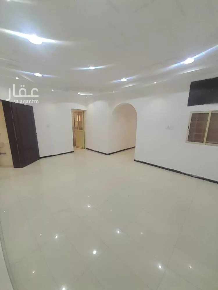 شقة للإيجار في شارع سعيد بن العاص, حي العزيزية الثاني, مدينة الاحساء, المنطقة الشرقية صورة 2