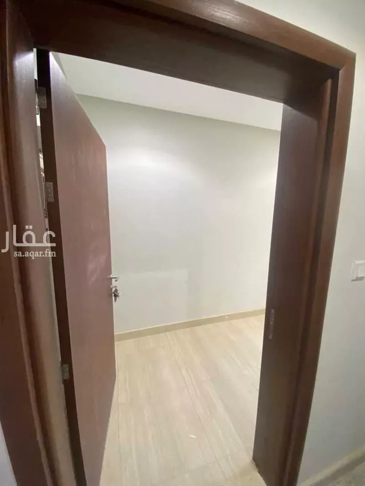 شقة للبيع في شارع محمد بن عباد, حي مطار الملك خالد الدولي, مدينة الرياض, منطقة الرياض 14
