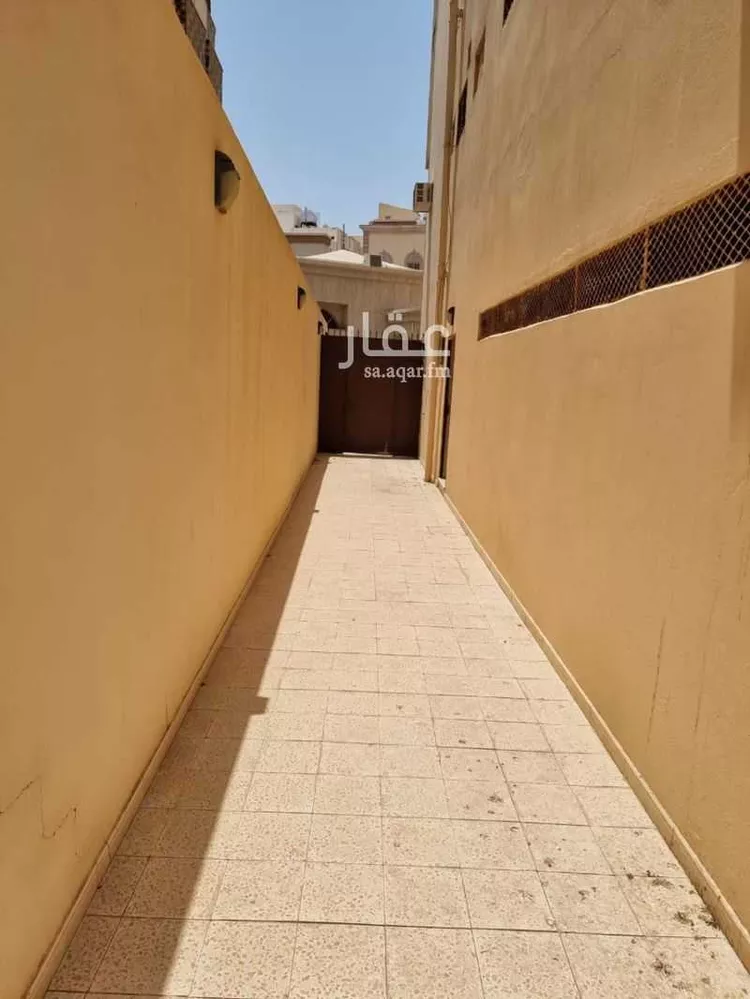 عمارة للبيع في شارع طلق ابن علي الحنفي, حي بنى حارثة, مدينة المدينة المنورة, منطقة المدينة المنورة