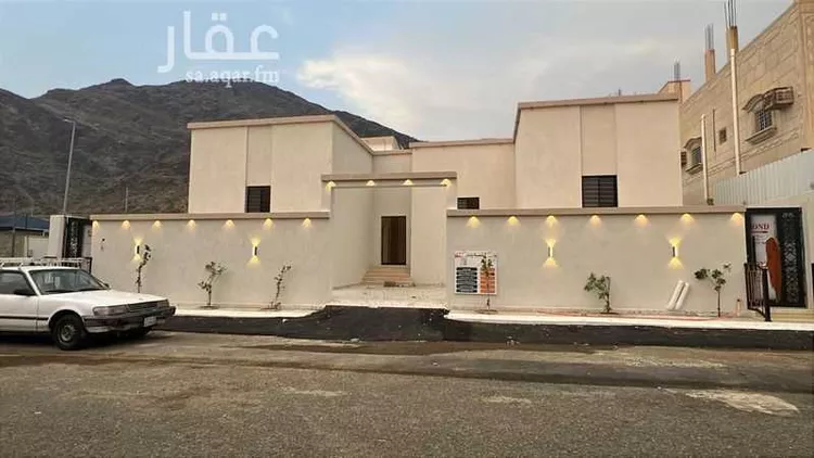 Floor for Sale in Muhayil Al Huliah East