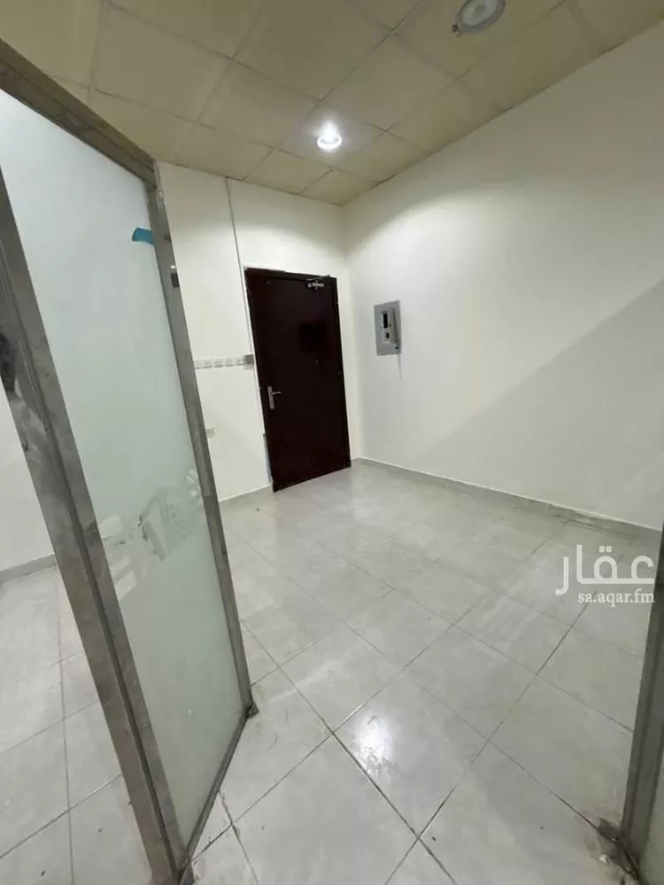 مكتب تجاري للإيجار في شارع الشيخ حسن بن حسين بن علي, حي الحمراء, مدينة الرياض, منطقة الرياض صورة 3