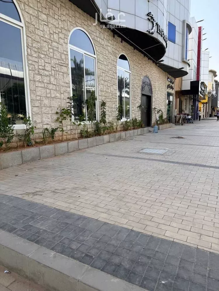 محل للإيجار في شارع الشيخ حسن بن حسين بن علي, حي الحمراء, مدينة الرياض, منطقة الرياض صورة 2