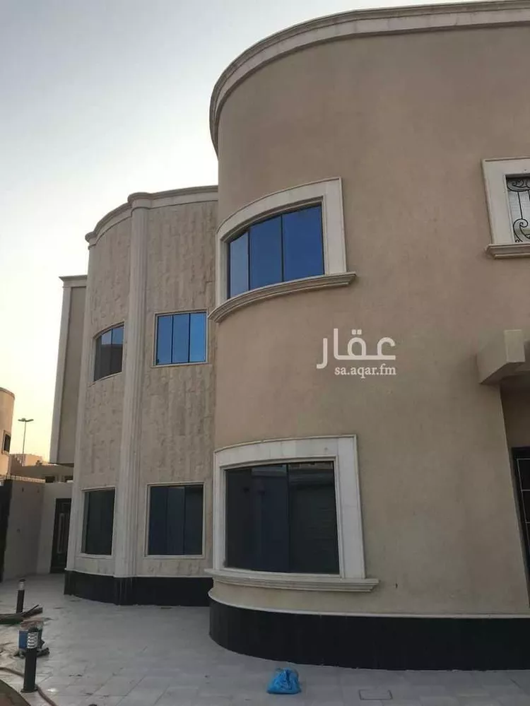 فيلا للبيع في شارع الأسعد القيسي, حي السلام, مدينة عنيزه, منطقة القصيم