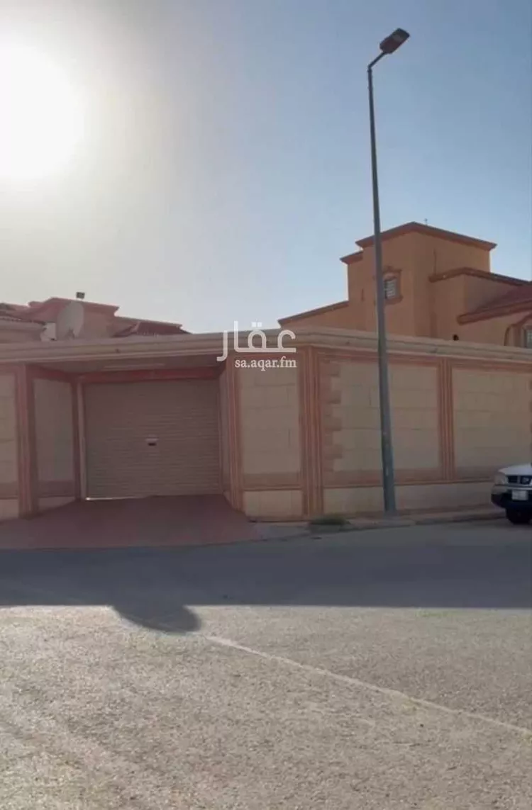 فيلا للبيع في شارع عمرو بن عثمان بن كعب بن سعد, حي الملك خالد, مدينة عنيزه, منطقة القصيم صورة 2