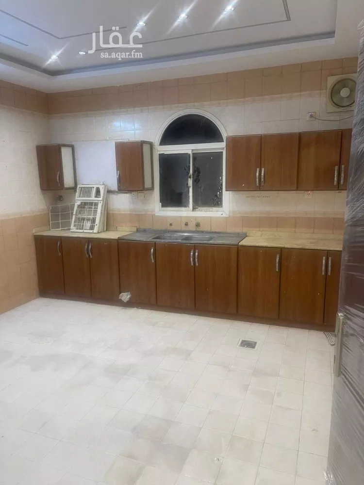 عمارة للبيع في شارع هشام بن الوليد, حي الصفا, مدينة احد المسارحه, منطقة جازان صورة 4