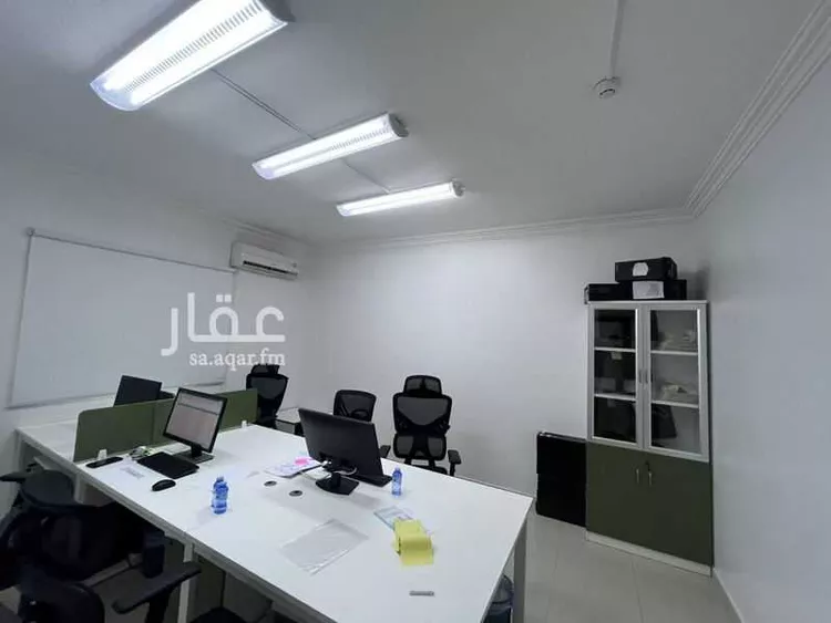 مكتب تجاري للإيجار في شارع جرير بن عبدالله البجلي, حي مغرزات, مدينة الرياض, منطقة الرياض صورة 5