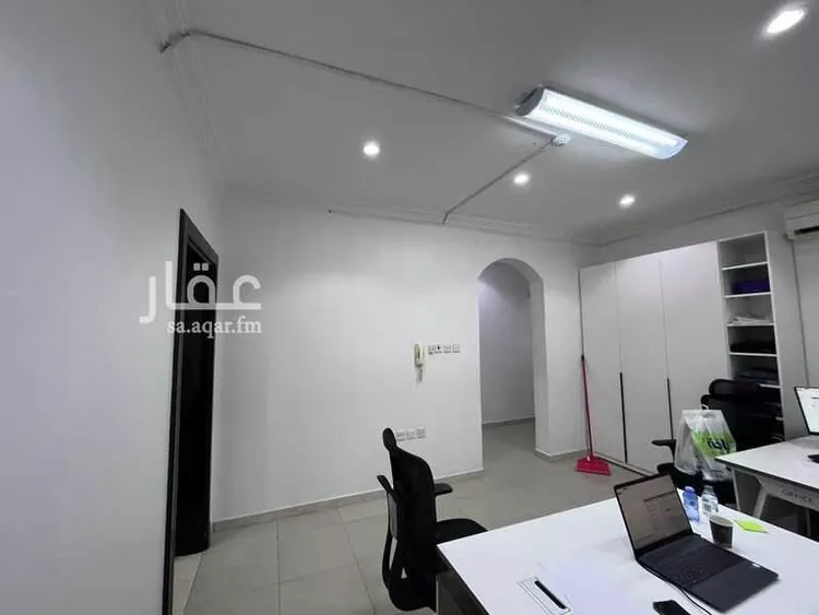 مكتب تجاري للإيجار في شارع جرير بن عبدالله البجلي, حي مغرزات, مدينة الرياض, منطقة الرياض صورة 4