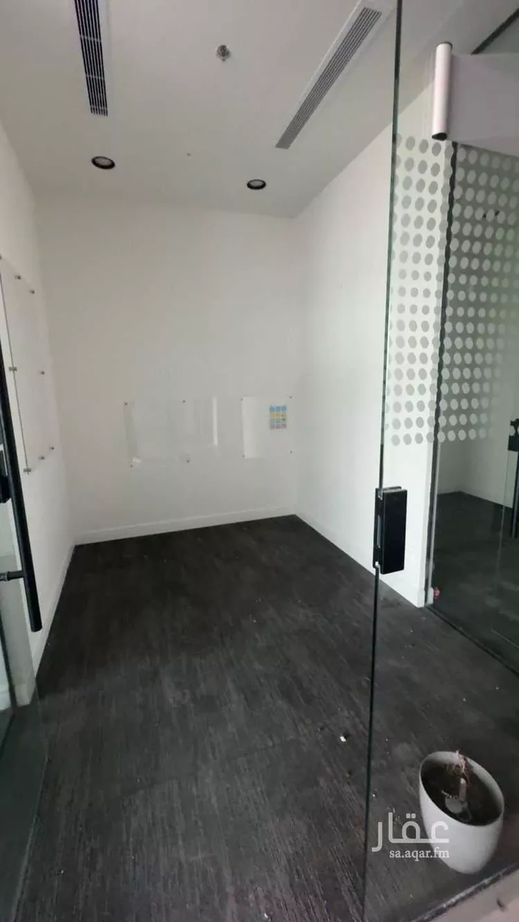 مكتب تجاري للإيجار في شارع طه خصيفان, حي الشاطئ, مدينة جدة, منطقة مكة المكرمة