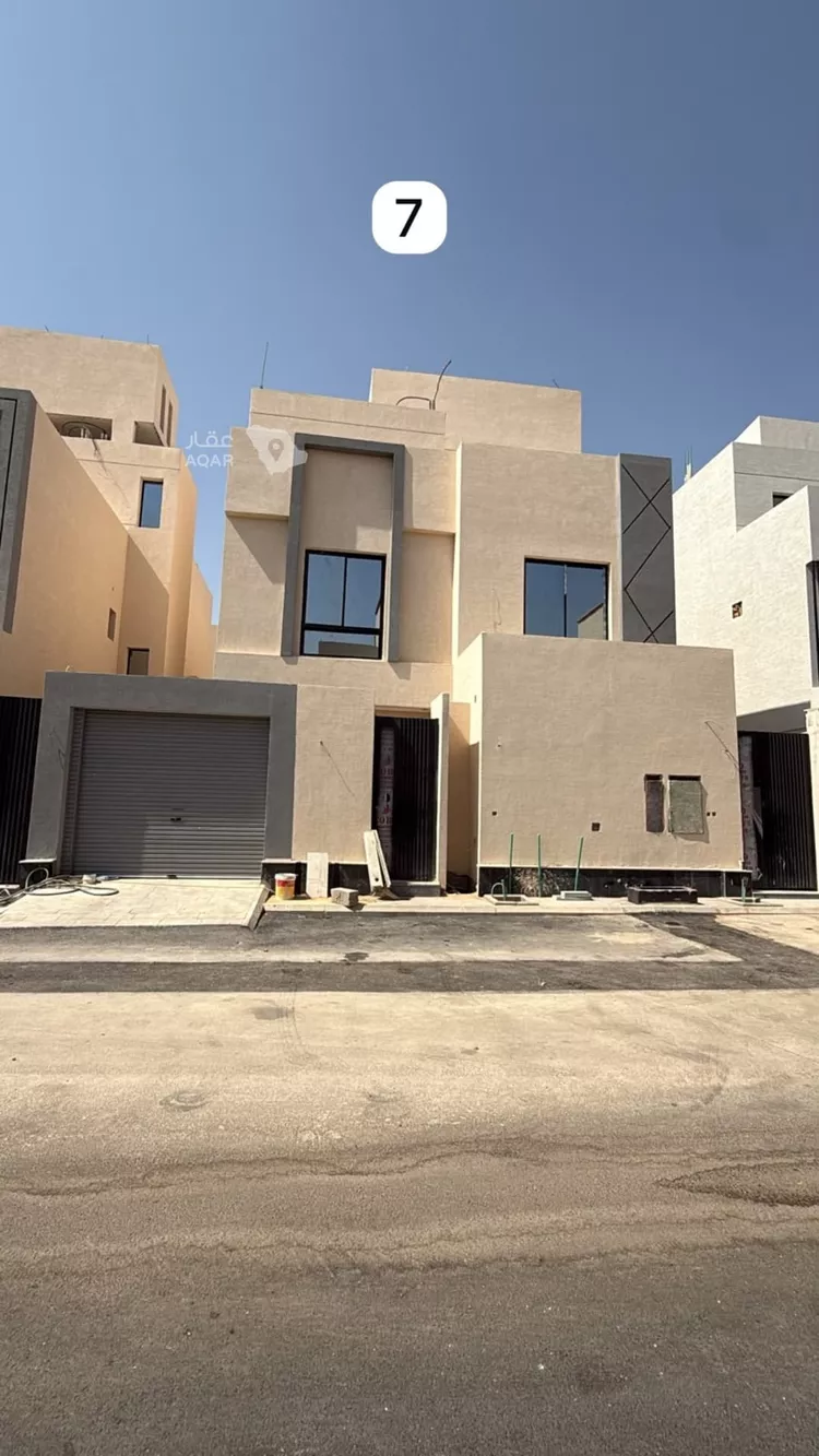 Floor for Sale in Riyadh Al Aziziyah 2