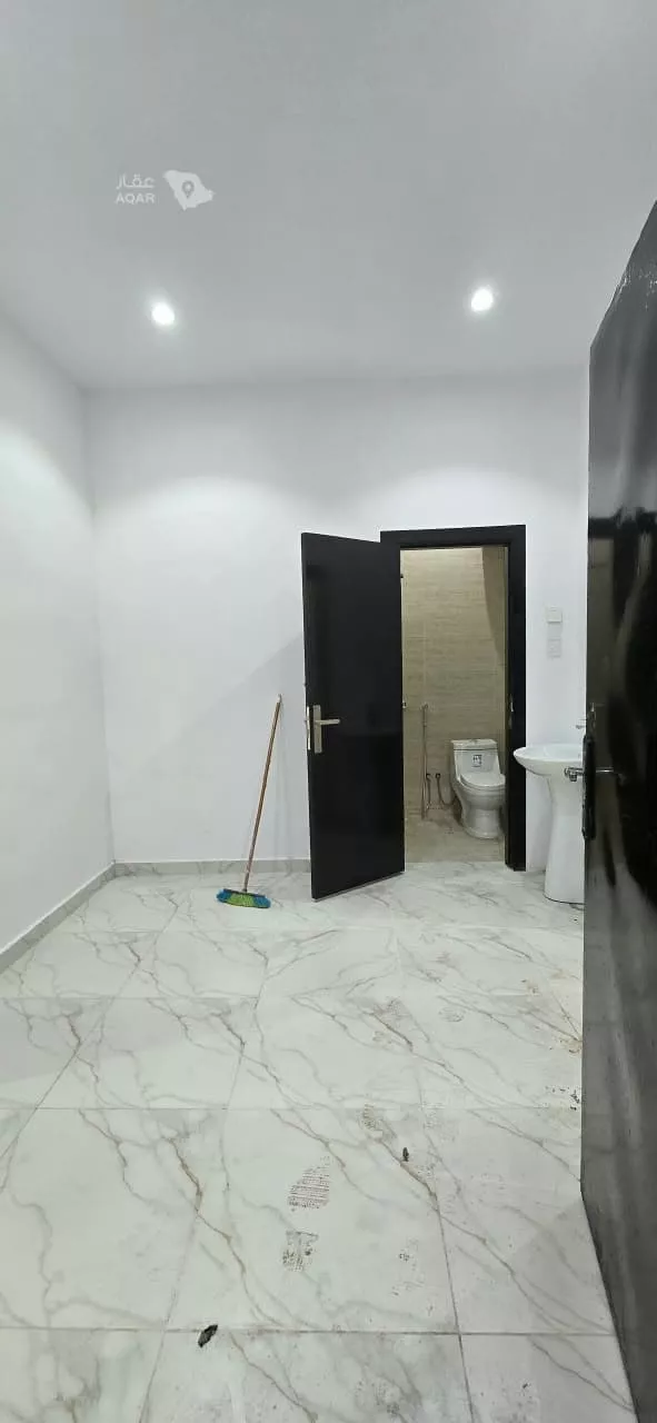 عمارة للبيع في شارع ثابت بن حزم, حي أم الحمام الشرقي, مدينة الرياض, منطقة الرياض 12