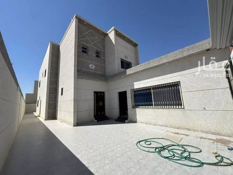 فيلا للبيع في شارع عبدالملك ابن درباس, حي الوادي, مدينة حائل, منطقة حائل صورة 2