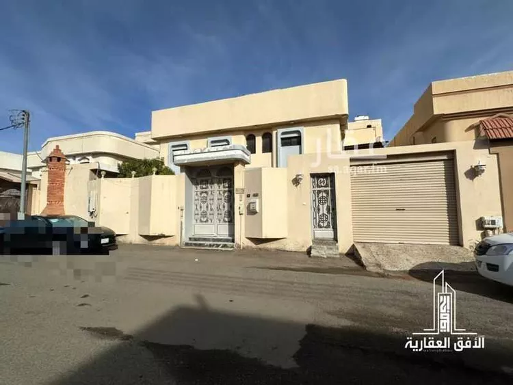 فيلا للبيع في شارع ابن مجاهد, حي المنتزة الشرقي, مدينة حائل, منطقة حائل صورة 2