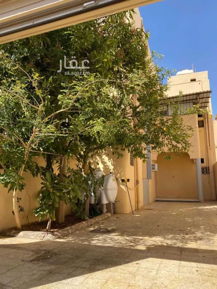 فيلا للبيع في شارع ابن مجاهد, حي المنتزة الشرقي, مدينة حائل, منطقة حائل صورة 4