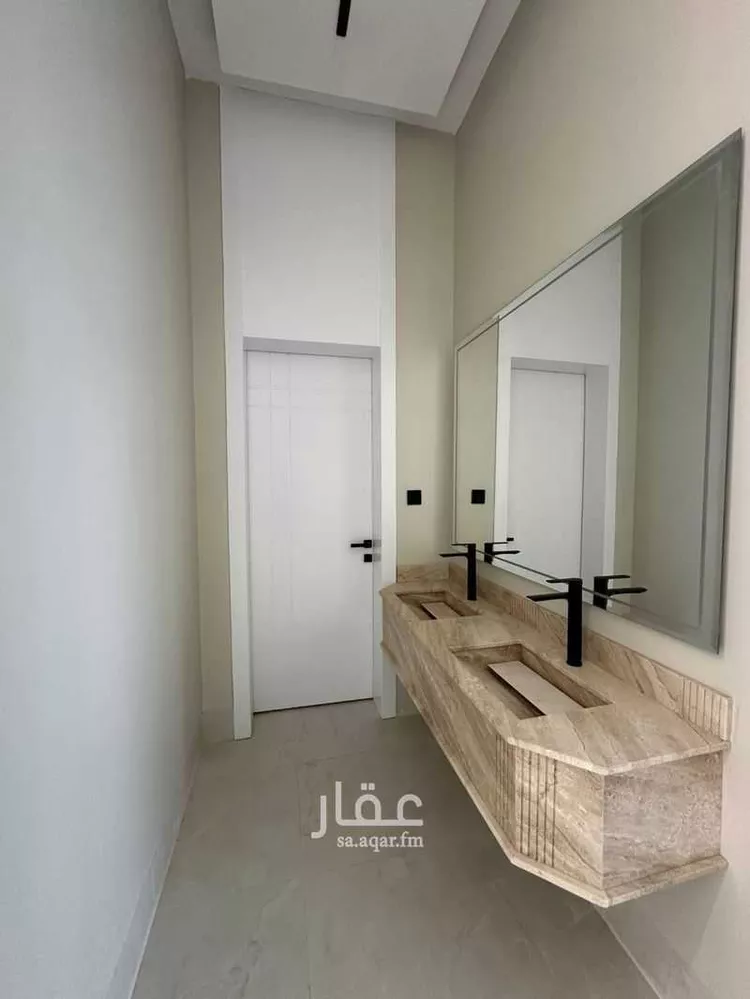 Floor for Sale in Riyadh Al Janadriyah 6