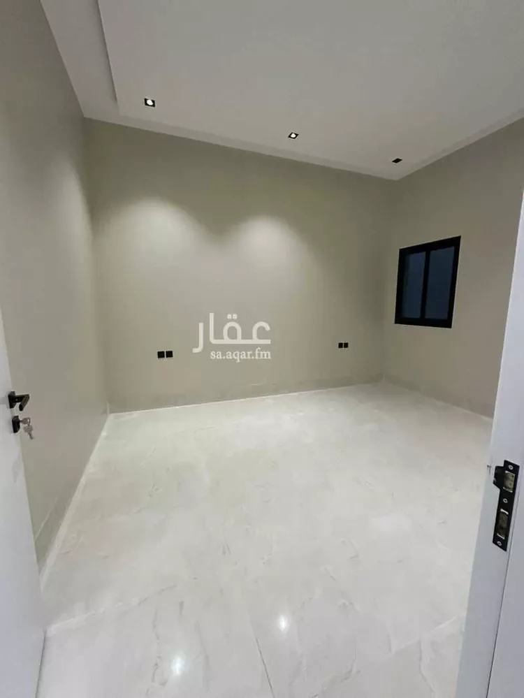 Floor for Sale in Riyadh Al Janadriyah 7