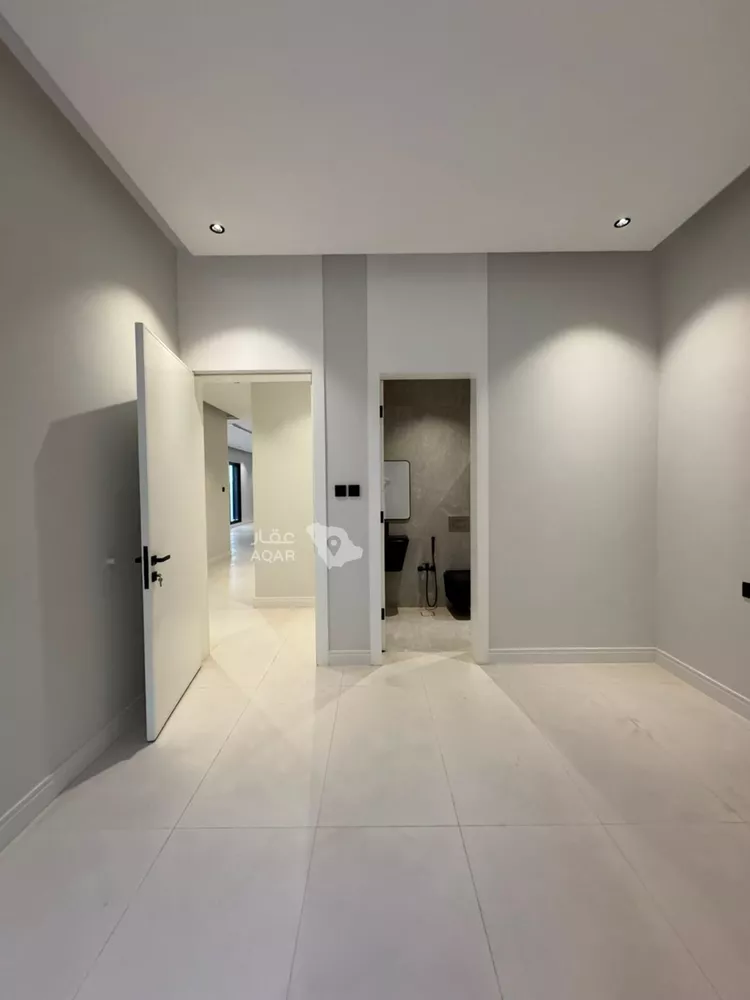 Floor for Sale in Riyadh Al Arid 5