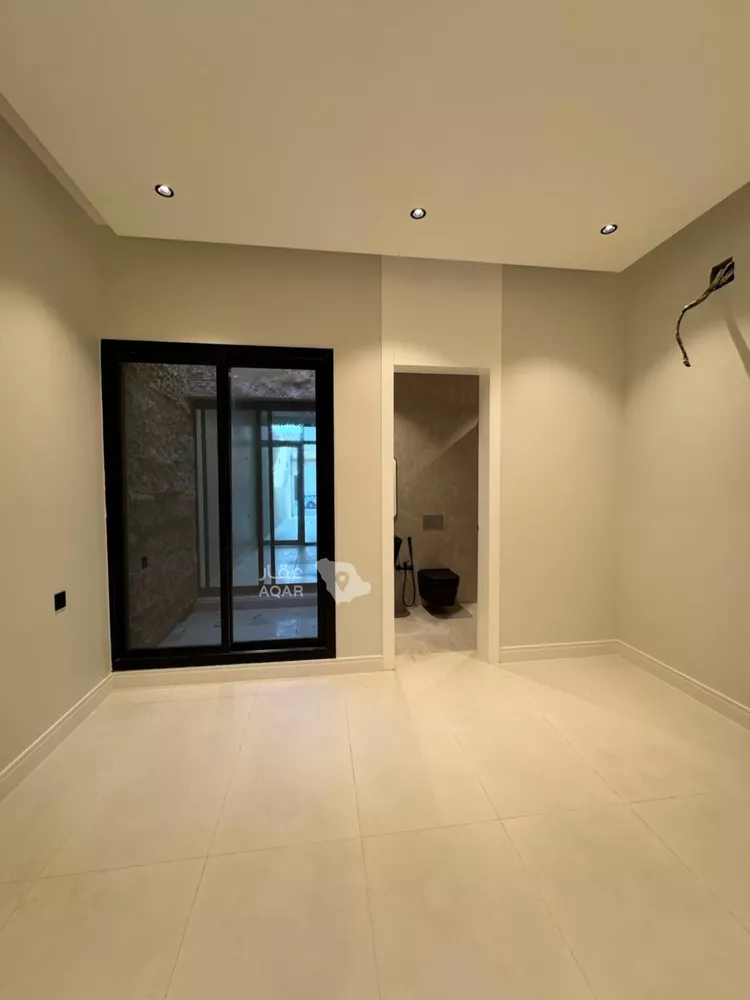 Floor for Sale in Riyadh Al Arid 9